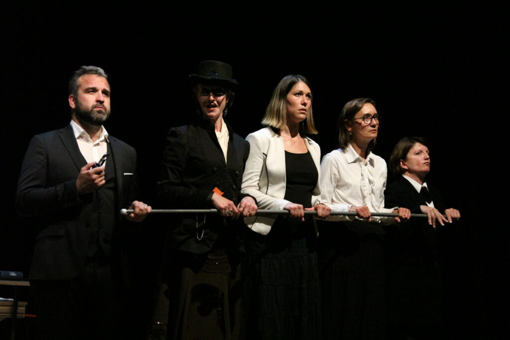 Atelier théâtre des adultes comédiens de la Compagnie Le Qui Vive